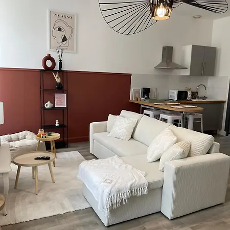 Le Magenta Centre De Laval Proche Gare