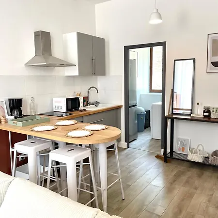 Le Magenta Centre De Laval Proche Gare