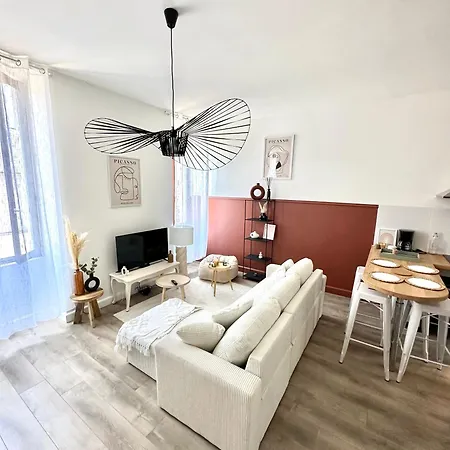 Le Magenta Centre De Laval Proche Gare *