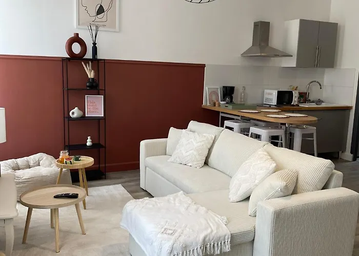 Le Magenta Centre De Laval Proche Gare