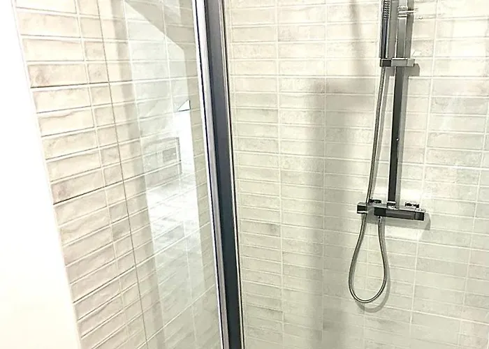 Le Magenta Centre De Laval Proche Gare *